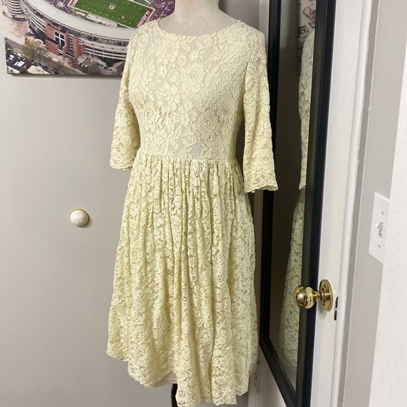 VNTG DAINTY JEWELLS CLOTHIER 80s LACE WEDDING DRESS/EASTER DRESS BUTTER YELLOW - Picture 2 of 16